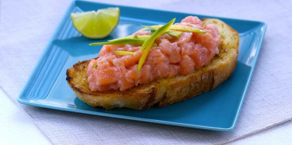 Norveç Somon Tartarlı, Limonlu ve Avokadolu Bruschetta