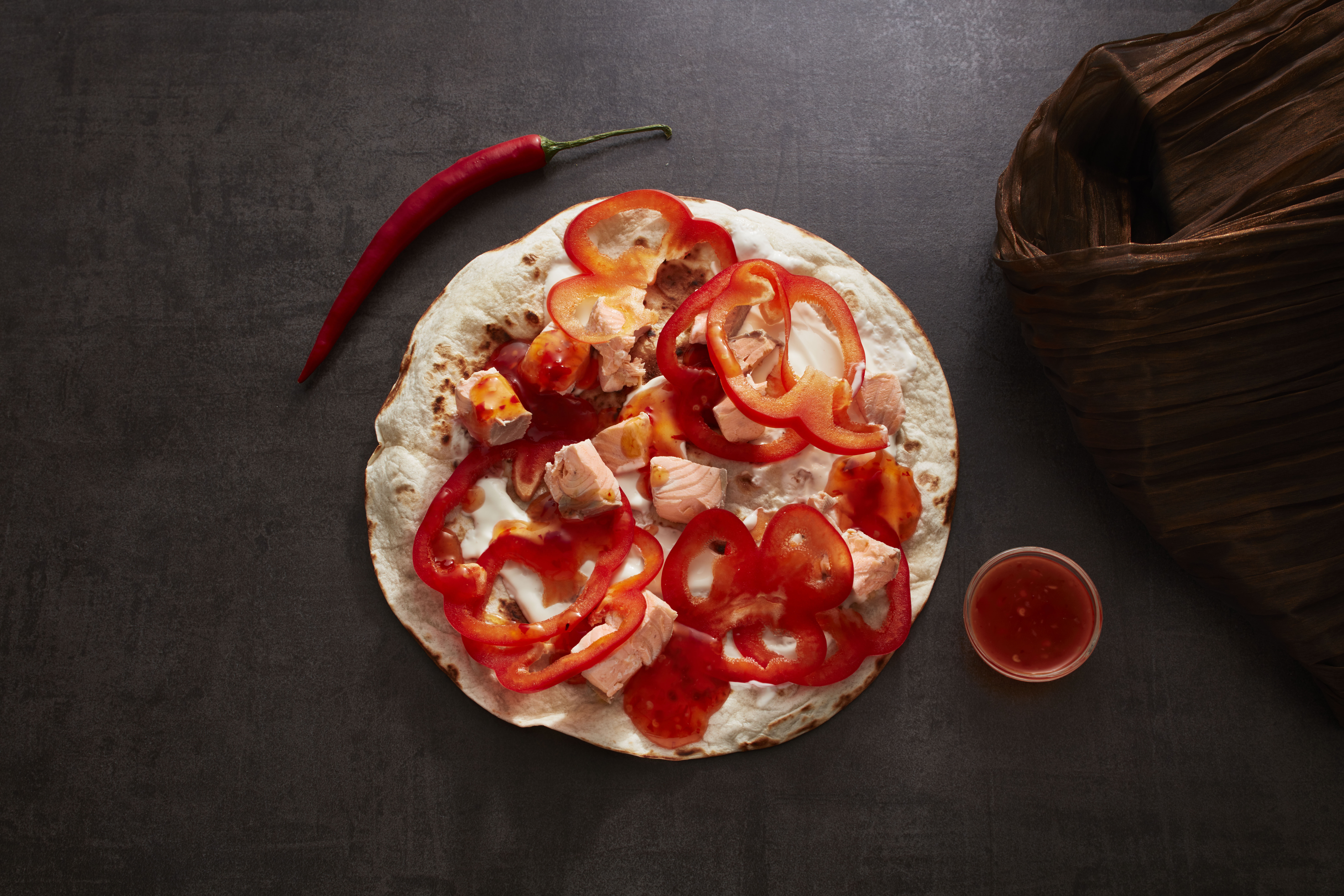 Wraps med laks og sweet chili saus