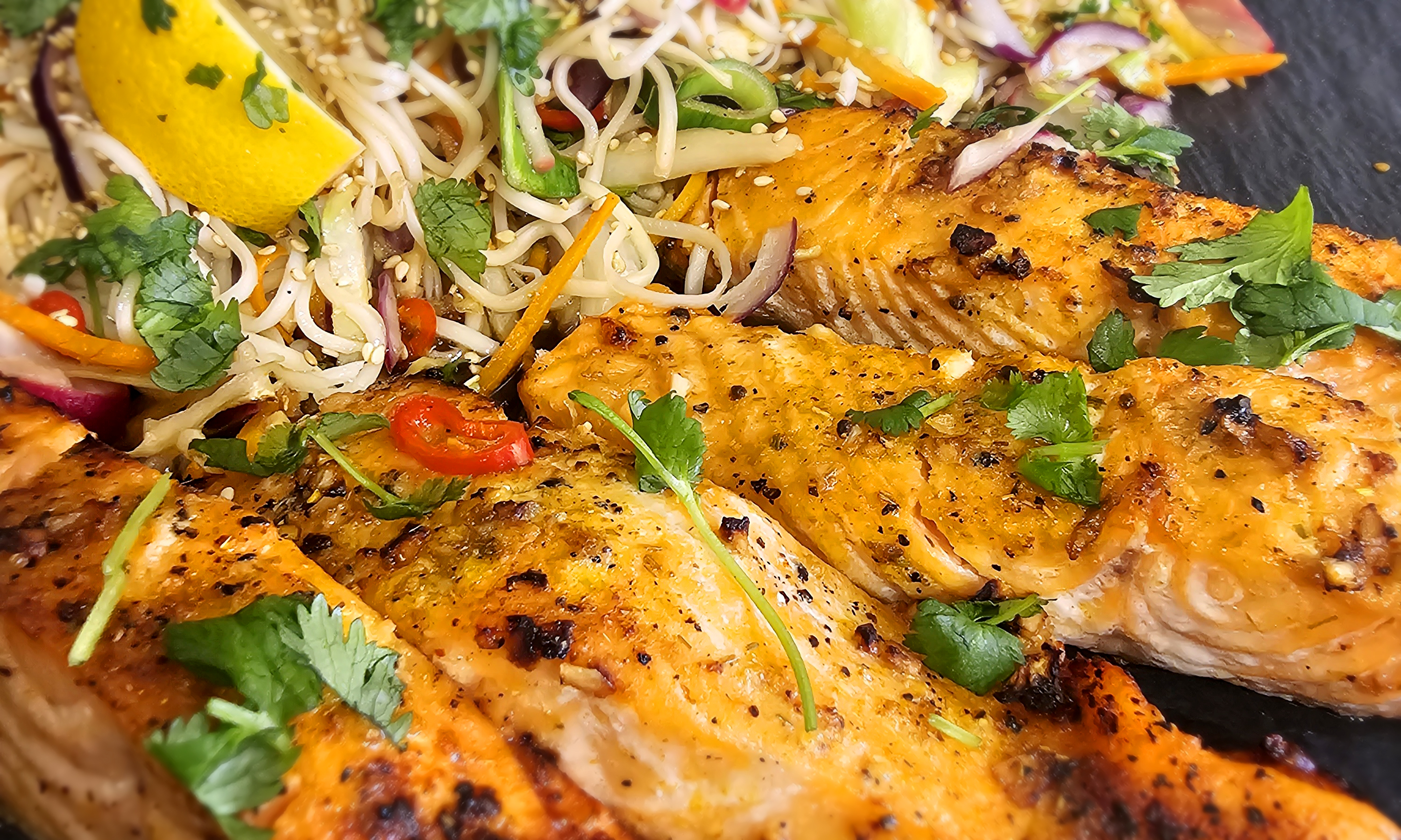 Laks og lun thaisalat i airfryer