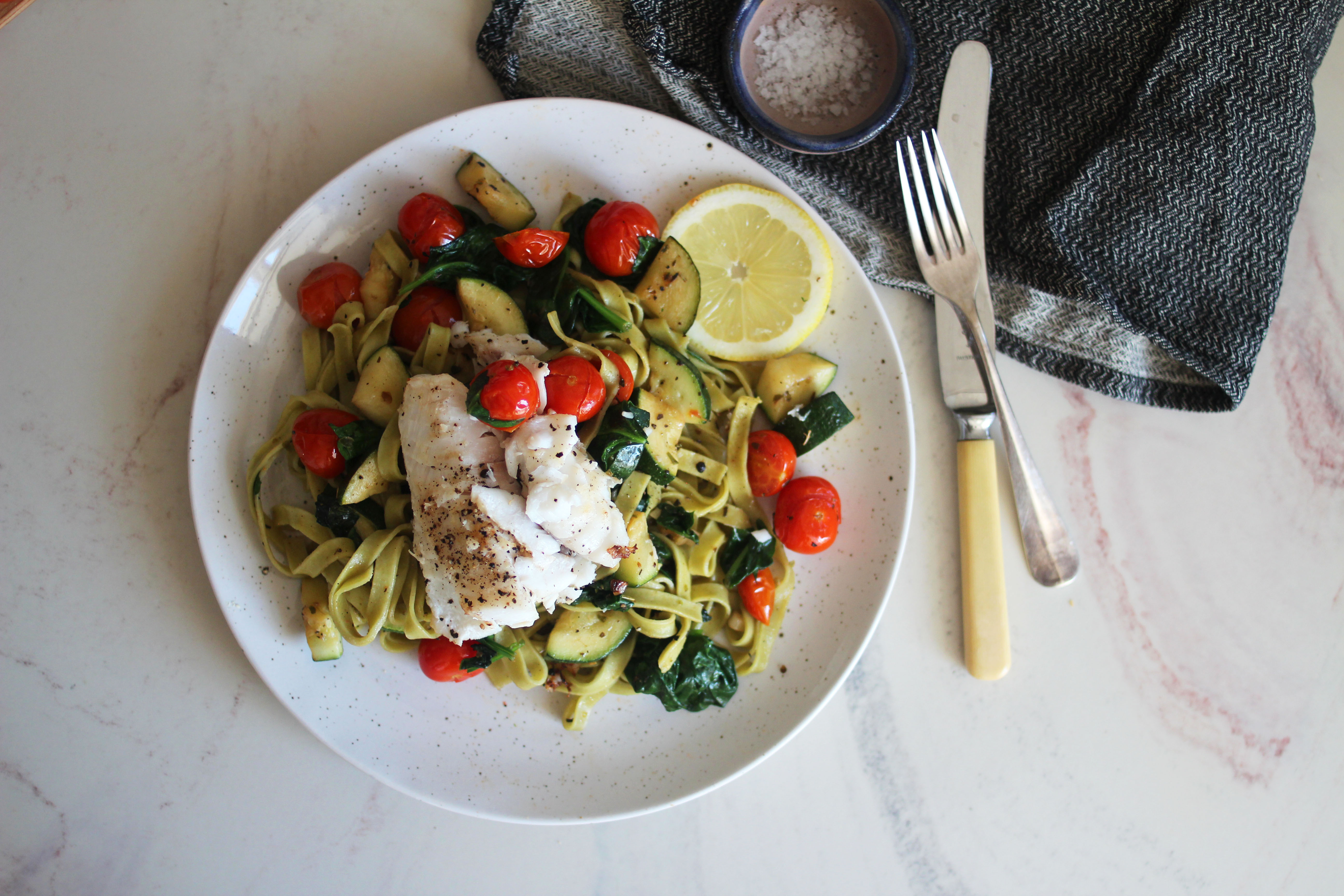 Torsk med pasta og lune tomater